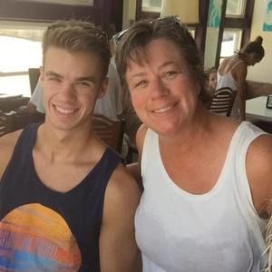 Meet your Posher, Lynn